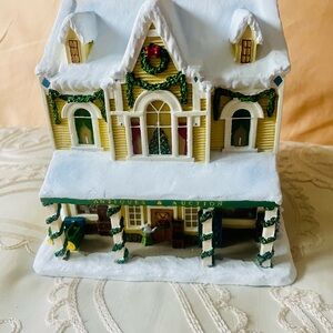 Hawthorne Village Antiques & Auction house